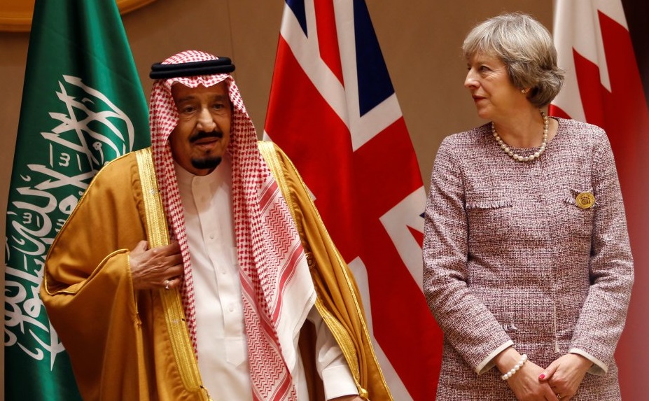 La Première ministre britannique Theresa May avec le roi Salmane à Riyad. D. R.